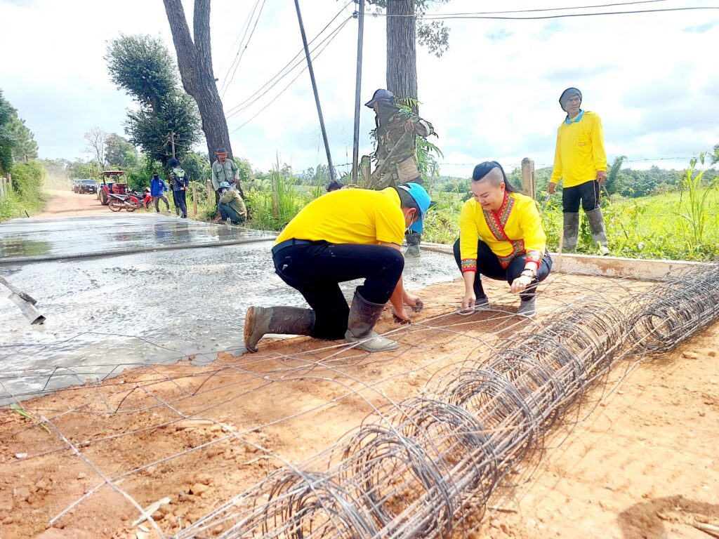 สร้างถนนบ้านห้วยหญ้าเครือ